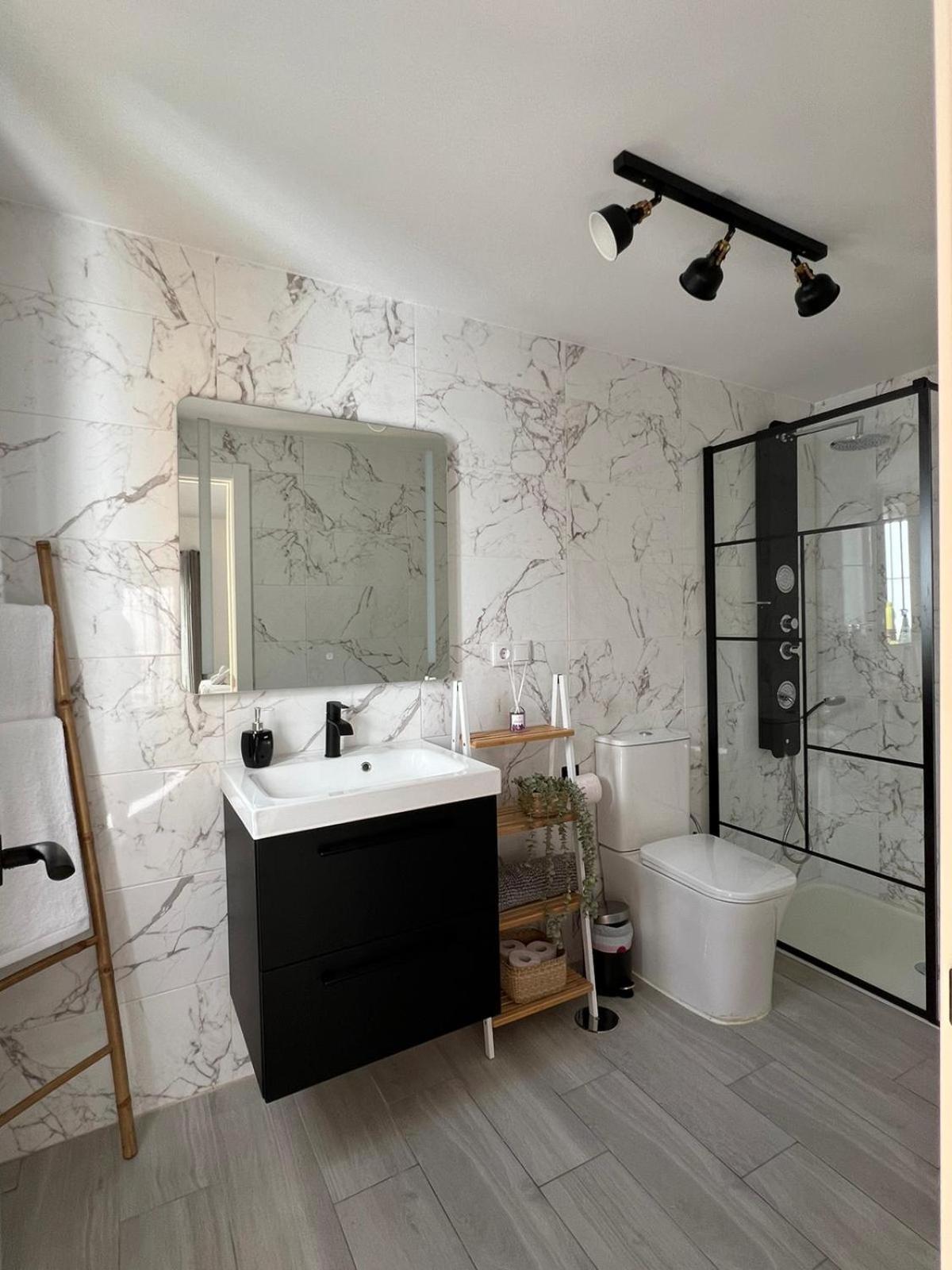 Apartamentos Turisticos A.Parra Jerez de la Frontera Esterno foto