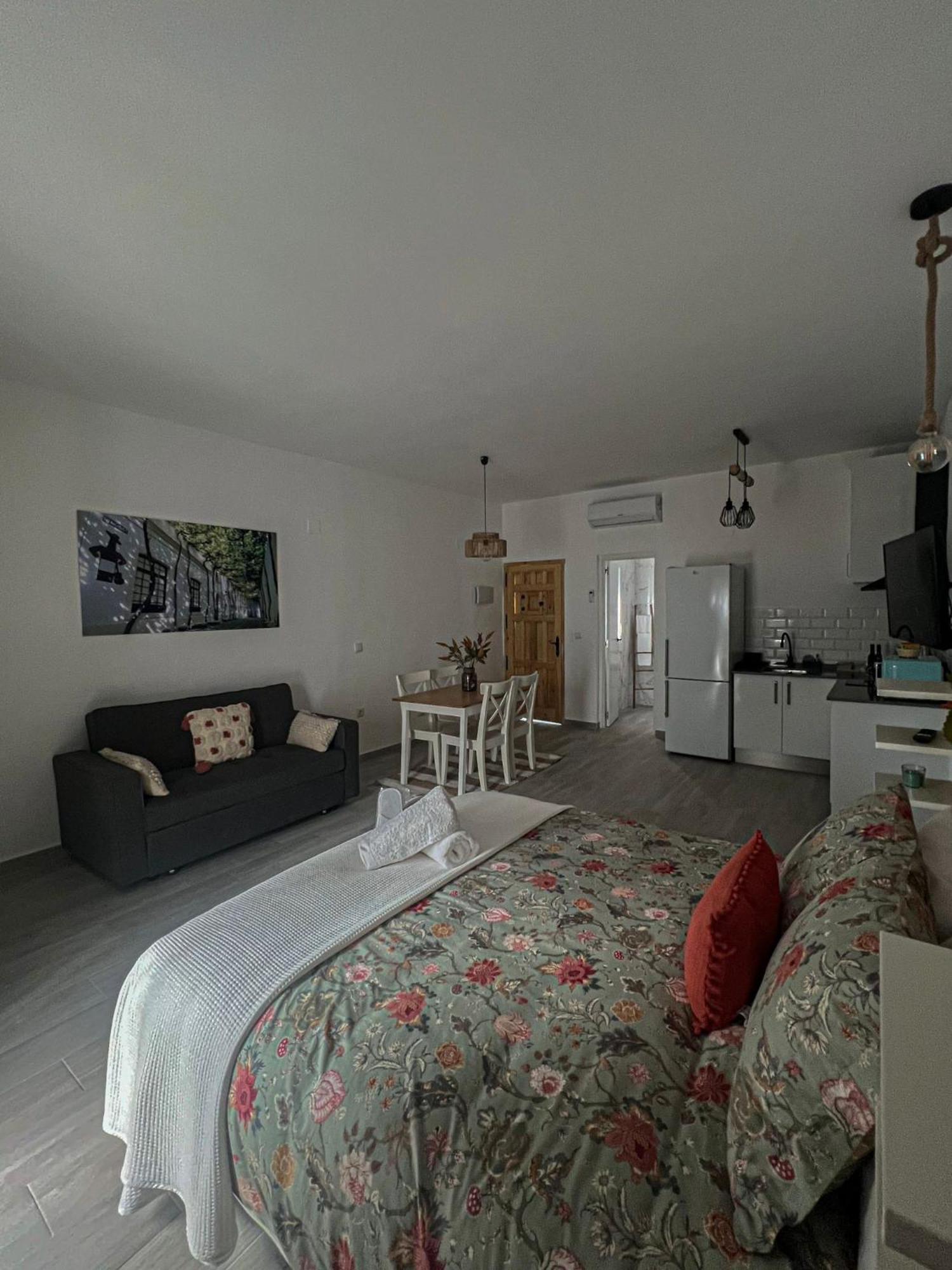 Apartamentos Turisticos A.Parra Jerez de la Frontera Esterno foto
